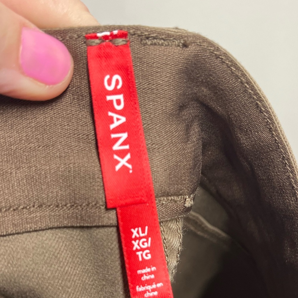 SPANX STRETCH TWILL SHORTS 6" size xl women’s in smoke brown - Picture 4 of 7